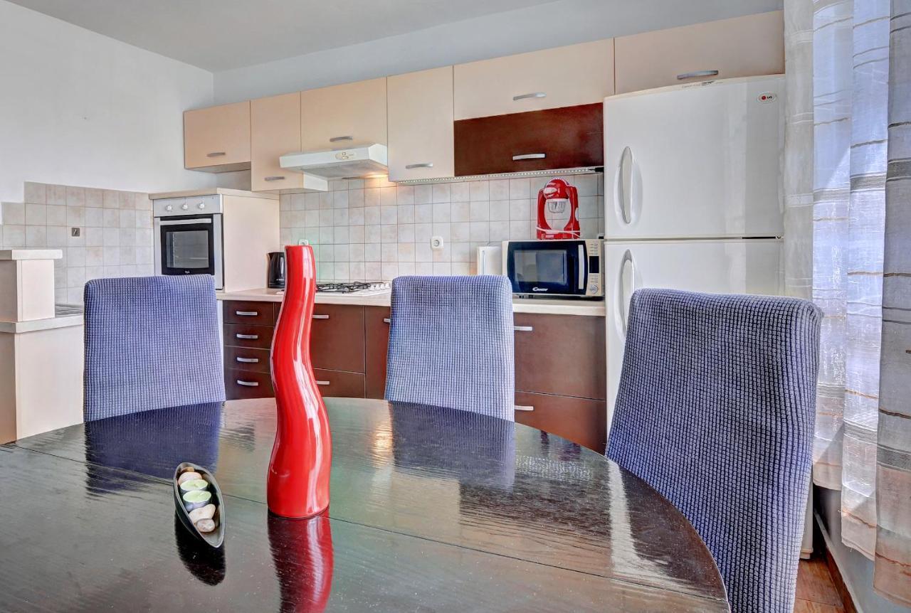Lina Apartman Póla Kültér fotó