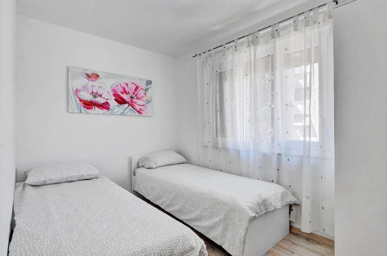 Lina Apartman Póla Kültér fotó