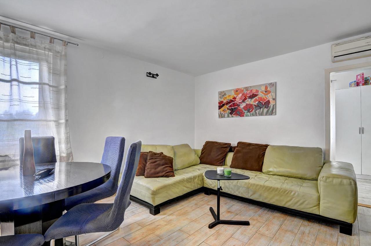 Lina Apartman Póla Kültér fotó
