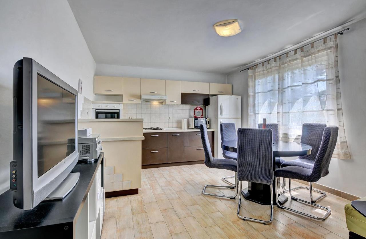 Lina Apartman Póla Kültér fotó